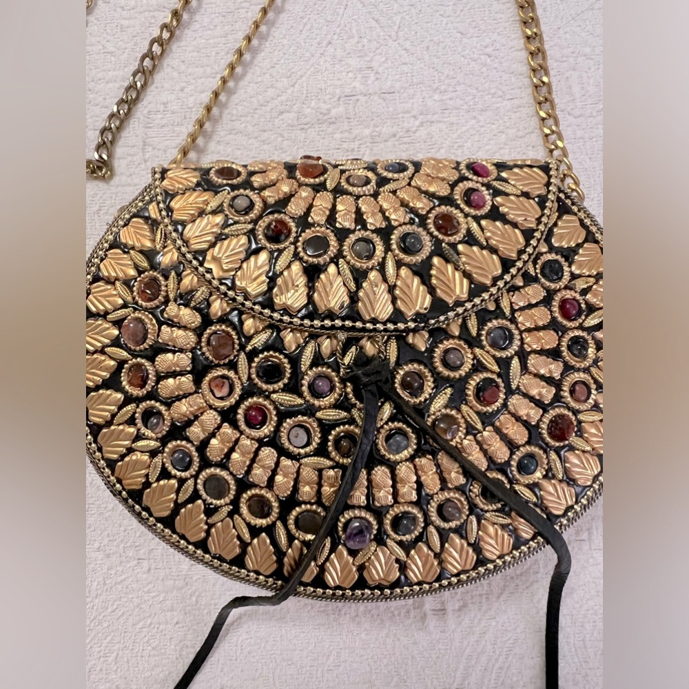 Small purse perfect for special occasions. Embellished